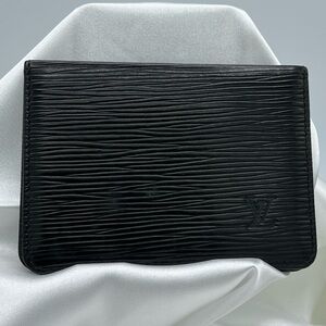 LOUIS VUITTON Porte Carte EPI Vertical Black Card Pass Holder EUC